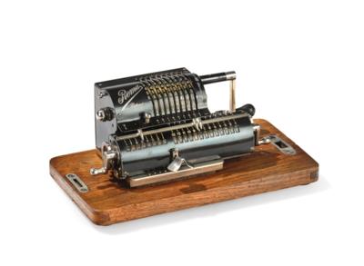 Rechenmaschine REMA 1 9X8X13 - Schreib- & Rechenmaschinen – Die Sammlung Waldbauer