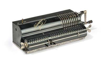 Rechenmaschine Triumphator Spezial Mod. 1 9X10X18 - Schreib- & Rechenmaschinen – Die Sammlung Waldbauer