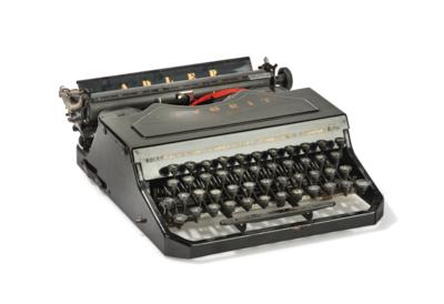 Schreibmaschine ADLER FAVORIT 2 - Schreib- & Rechenmaschinen – Die Sammlung Waldbauer