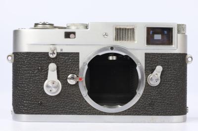 Leica M2 - Hodiny, technologie a kuriozity