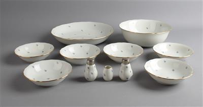 6 Kompottschalen Dm. 14 cm, 2 runde Schüsseln Dm. 21 cm, 26,5 cm, 2 Streuer, 1 Veilchenvase, - Decorative Porcelain and Silverware