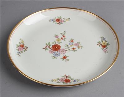 Flache Gebäckschale, - Decorative Porcelain and Silverware