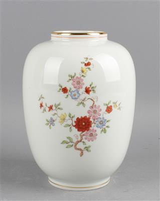 Vase, - Decorative Porcelain and Silverware