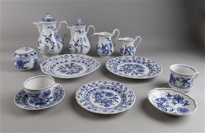 Dubi Zwiebelmuster Speiseund Kaffeeserviceteile: - Decorative Porcelain and Silverware