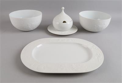 Rosenthal Zauberflöte - 1 Sauciere mit Deckel und Untersatz, 1 ovale Platte, 2 Schüsseln Dm. 19 cm, - Decorative Porcelain and Silverware