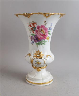 Prunk-Vase, Meißen, - Decorative Porcelain and Silverware