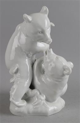Zwei spielende Bären, Meißen, - Decorative Porcelain and Silverware