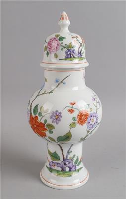 DUBSKY Deckelvase, Augarten, - Decorative Porcelain and Silverware