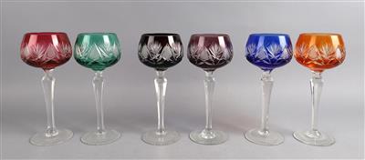 6 Weingläser in den Farben dunkelrot, orange, blau, violett, rosa und grün, Böhmen um 1980, - Starožitnosti