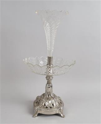 Tafelaufsatz mit geschliffener Glasschale und Vase, - Decorative Porcelain & Silverware