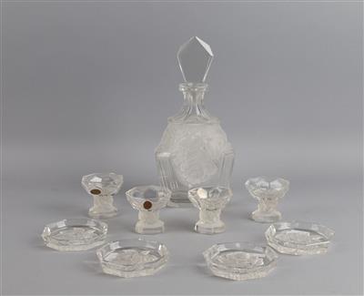 Karaffe mit Stöpsel, 4 Likörgläser, 4 Untersetzer, - Decorative Porcelain and Silverware