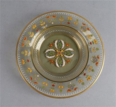 Kleiner Glasteller mit bukolischen bunten und goldenen Blumenmalereien in Emailfarben, - Porcellana decorativa e argenteria