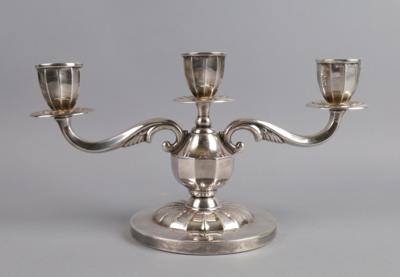 Dreiflammiger Kerzenleuchter, - Decorative Porcelain & Silverware