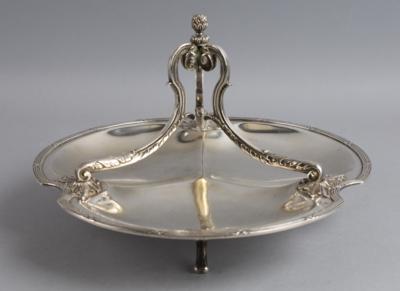 Französisches Presentoir, - Decorative Porcelain & Silverware