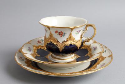 Meissen Kaffeetasse mit Untertasse, 1 Dessertteller, - Starožitnosti