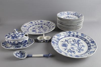 Zwiebelmuster Speiseserviceteile: - Decorative Porcelain and Silverware