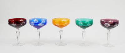 5 bunte Champagnergläser, Böhmen um 1970, - Decorative Porcelain and Silverware