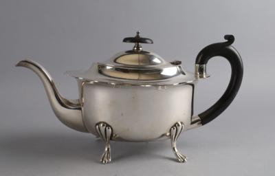 Englische Teekanne, - Decorative Porcelain and Silverware
