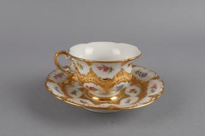 Meissen B-Form Mokkatasse mit Untertasse, - Antiquariato