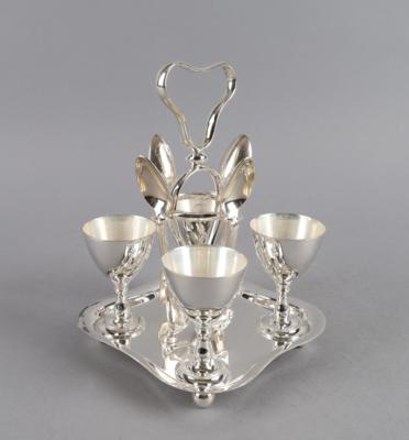 Ständer mit 4 Eierbechern und Löffeln, - Decorative Porcelain and Silverware