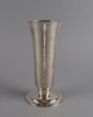 Art Déco Vase aus Silber mit Hammerschlagdekor, Deutschland, um 1920/35 - Tischlein deck dich!
