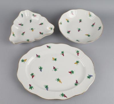 Herend - 1 ovale Platte Länge 36 cm, 1 3eckige u. 1 runde Schüssel, - Decorative Porcelain & Silverware