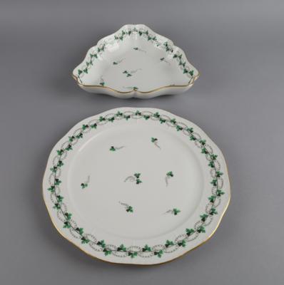 Herend - 1 runde Platte Dm. 30 cm, 1 3eckige Schüssel Länge 24,5 cm, - Decorative Porcelain & Silverware