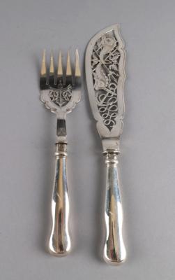 Wiener Fischvorleger mit Silberheften, - Decorative Porcelain & Silverware