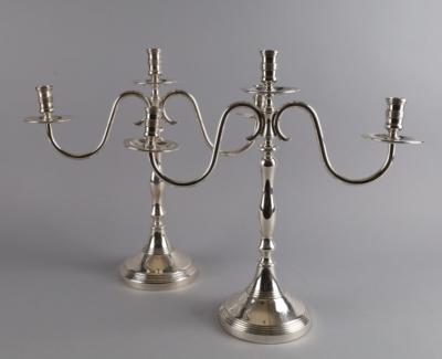 Paar italienische Kerzenleuchter, - Decorative Porcelain & Silverware
