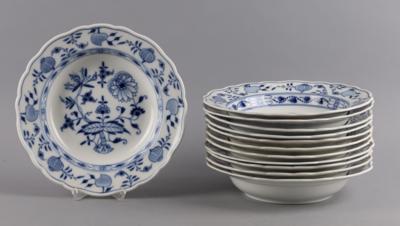 12 Suppenteller Zwiebelmuster, Meissen 20. Jh., - Decorative Porcelain & Silverware