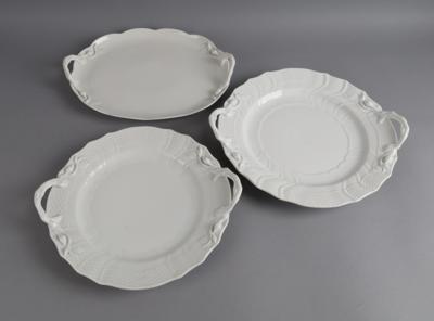 Herend - 2 runde Henkeltabletts, 1 ovales Henkeltablett, - Decorative Porcelain & Silverware