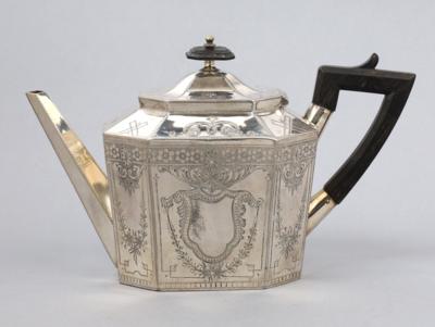 Englische Teekanne, - Decorative Porcelain & Silverware