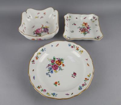 Meissen - 1 runde Platte Dm. 30 cm, 1 flache, 1 tiefe eckige Schüssel, - Decorative Porcelain & Silverware