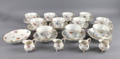 Meissen - 11 Kaffeetassen mit 12 Untertassen, 4 Gießer, - Decorative Porcelain & Silverware