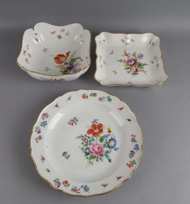 Meissen - 1 runde Platte Dm. 30,5 cm, 1 flache, 1 tiefe eckige Schüssel, - Decorative Porcelain & Silverware