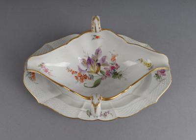 Meissen Sauciere mit fixem Untersatz, - Antiquariato