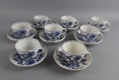 8 Kaffeetassen und Untertassen Zwiebelmuster, Meissen 19./20. Jh., - Decorative Porcelain & Silverware
