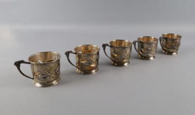 Fünf Teeglashalterungen aus Silber mit Seerosendekor, Wien, bis Mai 1922 - Decorative Porcelain & Silverware