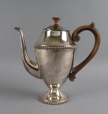Kaffeekanne aus Silber mit Perlbanddekor, Firma Alexander Sturm, Wien, ab Mai 1922 - Tischlein deck dich!