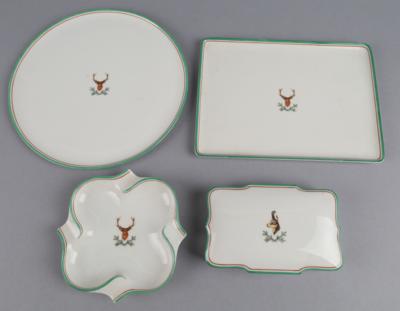 Augarten - 1 Gugelhupf-, 1 eckige Platte, 1 Deckeldose, - Decorative Porcelain and Silverware