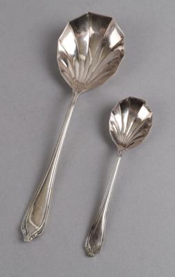 Englisches Dessertbesteck in Kassette um 1900, - Decorative Porcelain and Silverware