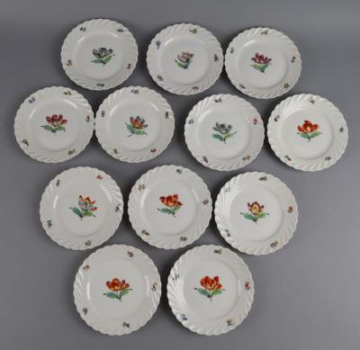 12 Dessertteller mit Blumendekor, Nymphenburg 1912-1975 - Decorative Porcelain & Silverware