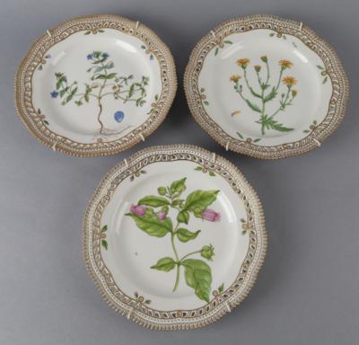 Royal Copenhagen - 3 Flora Danica Teller, - Decorative Porcelain & Silverware