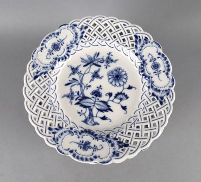 16 Gitterrandteller Zwiebelmuster , 19./ 20. Jh. - Decorative Porcelain & Silverware