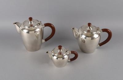 Dreiteilige Tee- und Kaffeegarnitur, - Decorative Porcelain & Silverware
