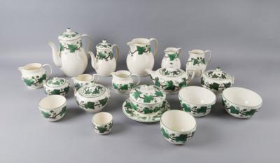 Großes Wedgwood Napoleon Ivy Kaffee-, Tee- und Speiseservice: - Decorative Porcelain & Silverware