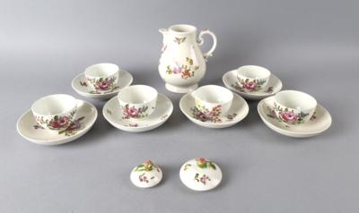 Kanne, 6 Koppchen mit Unterschalen, - Decorative Porcelain & Silverware