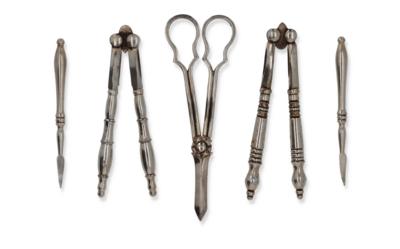 Mappin  &  Webb - 2 Nussknacker, Nussschäler und 1 Traubenschere, - Decorative Porcelain & Silverware