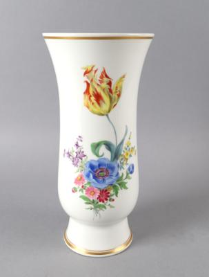 Meissen Fußvase, - Decorative Porcelain & Silverware