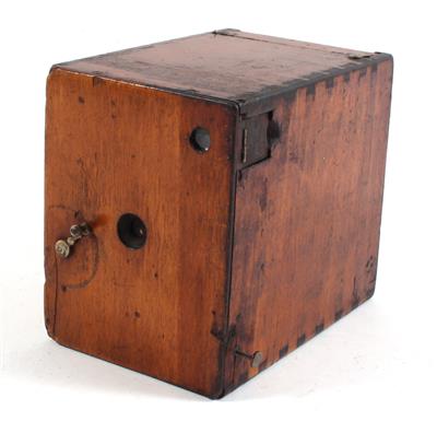 Frühe Box-Kameras aus Holz - Fotoapparate